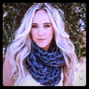 Women’s Birds nest braided scarf Blue